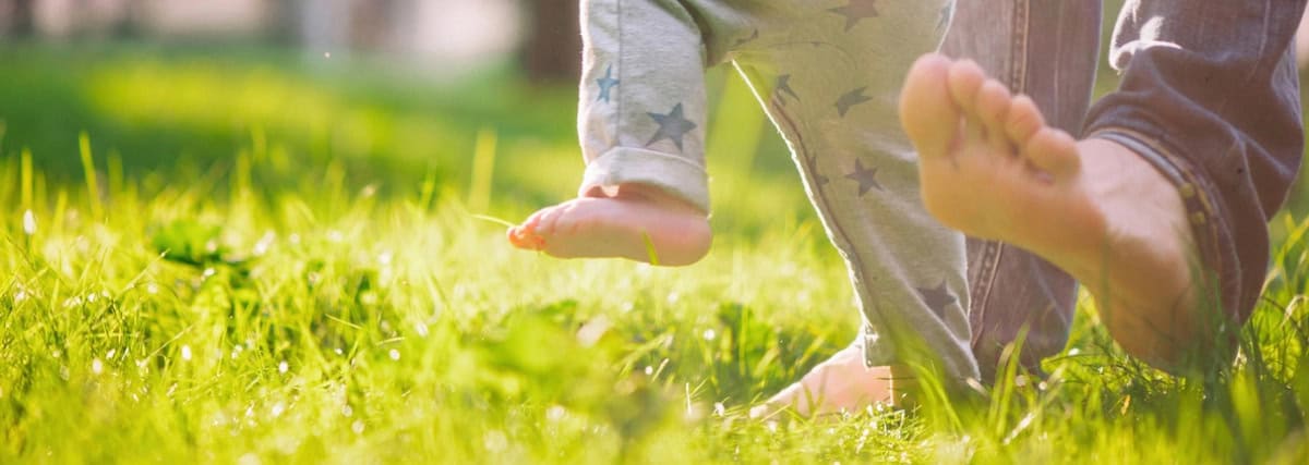 Полезно ли е ходенето бос? Ще разгледаме показанията и противопоказанията за деца и възрастни