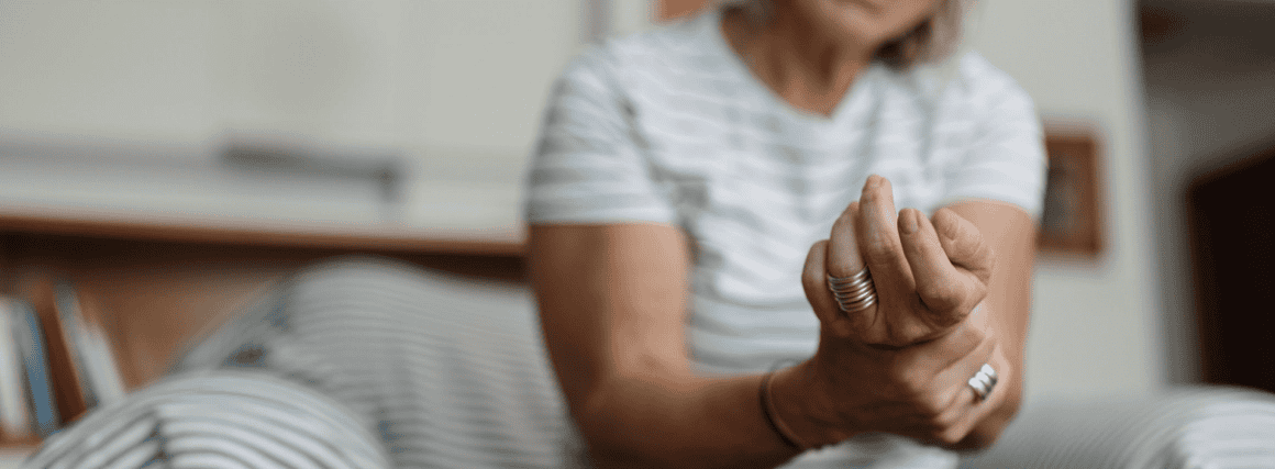 Течност в ставата - как се проявява тази патология